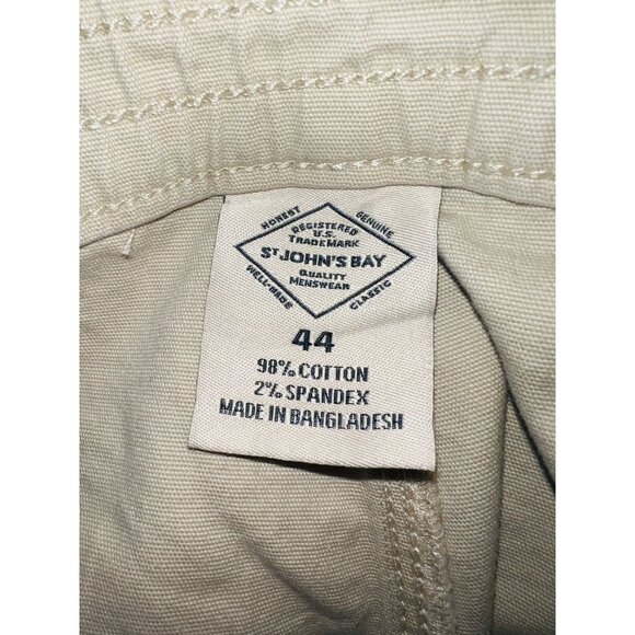 St. Johns Bay Men’s Pale Khaki Shorts 44 Pockets Cotton/Spandex Blend MSRP$40 - Picture 3 of 4